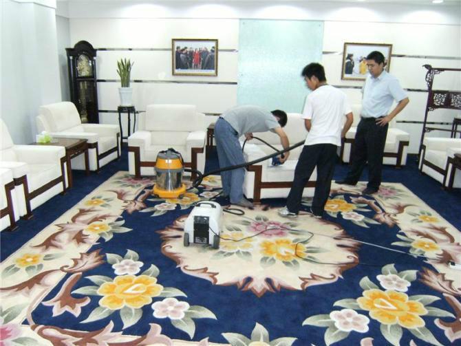 重庆地毯清洗工作示意图